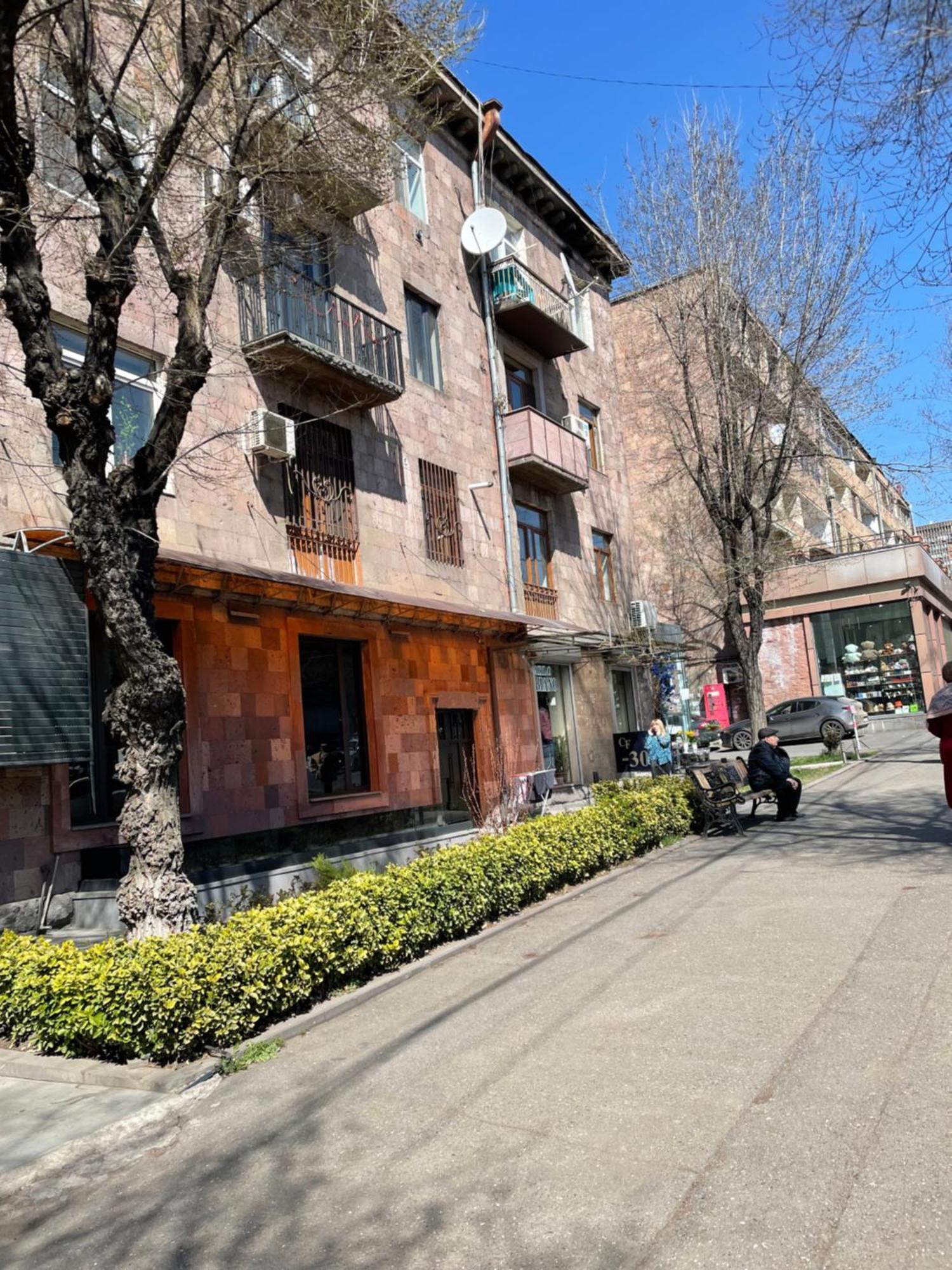 Komitas Apartement Erevan Esterno foto